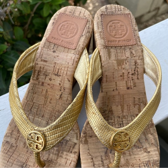 Tory Burch Suzy Metallic Gold Platform Wedge Thong Sandals 6 - Picture 3 of 10